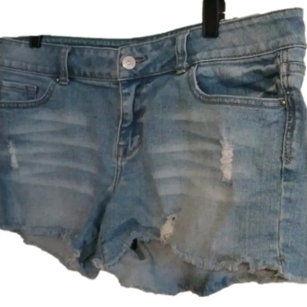 Delia's cut off shorts, taylor style. See measurements, no tags.Waist 35